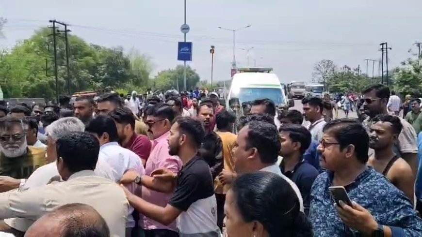 ଝାରସୁଗୁଡାରେ ପିକଅପ୍ ଗାଡି ଜଳାଇଲେ ଲୋକେ