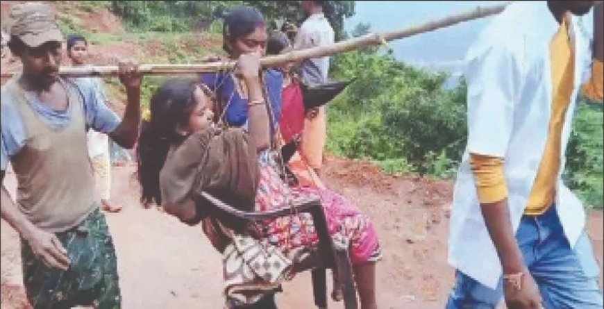 ଶୋଚନୀୟ ରାସ୍ତା ଯୋଗୁଁ ଅଟକିଲା ଆମ୍ବୁଲାନ୍