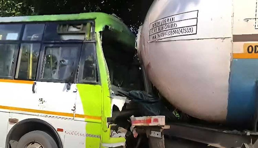 15 Injured as Passenger Bus Rams Into Tanker in Cuttack